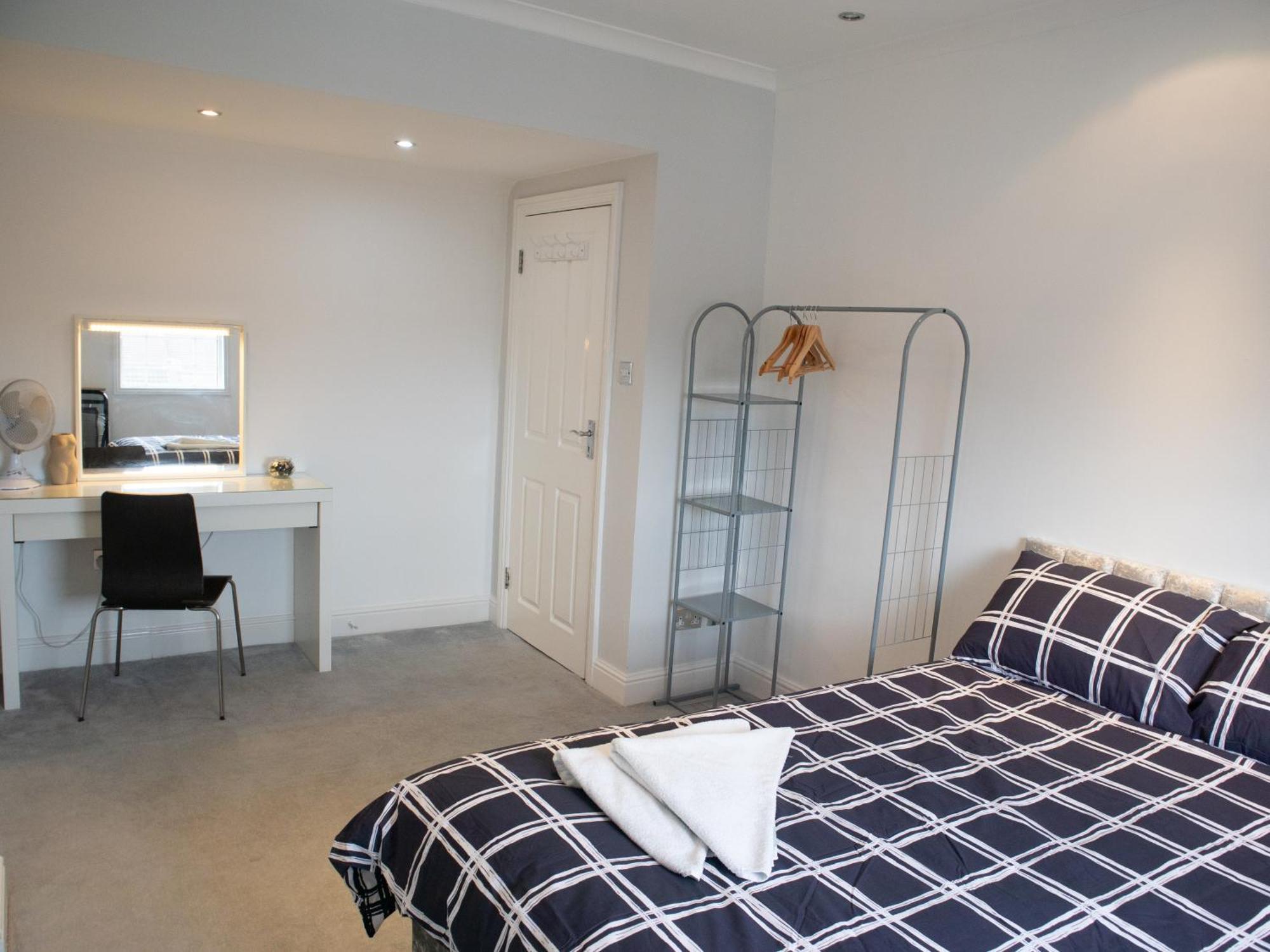 Bright Private Terrace - Free Private Parking - Tv - Wifi - Netflix Croydon Exterior foto