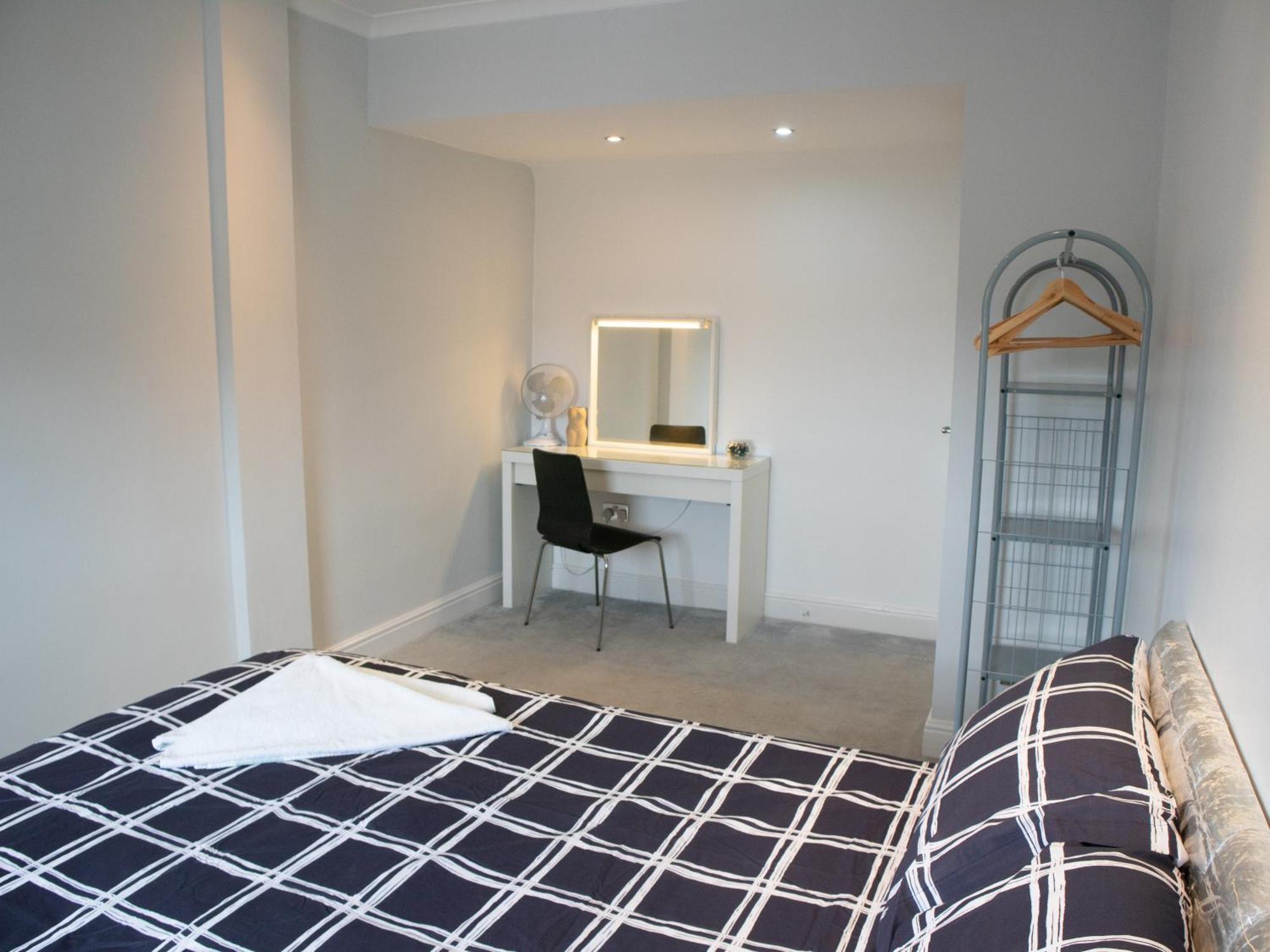 Bright Private Terrace - Free Private Parking - Tv - Wifi - Netflix Croydon Exterior foto